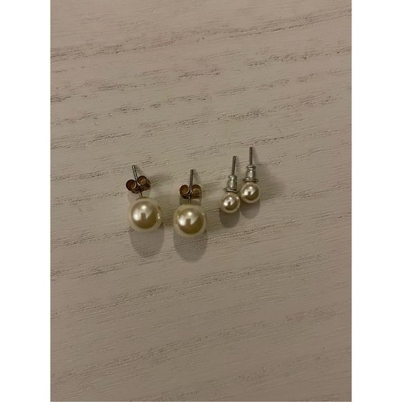 💕Forever 21 Womens Faux Pearl Studs Earrings 2 Pairs - Picture 3 of 3